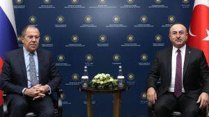 Solda: Rusya Dışişleri Bakanı Sergey Lavrov; Sağda: Dışişleri Bakanı Mevlüt Çavuşoğlu